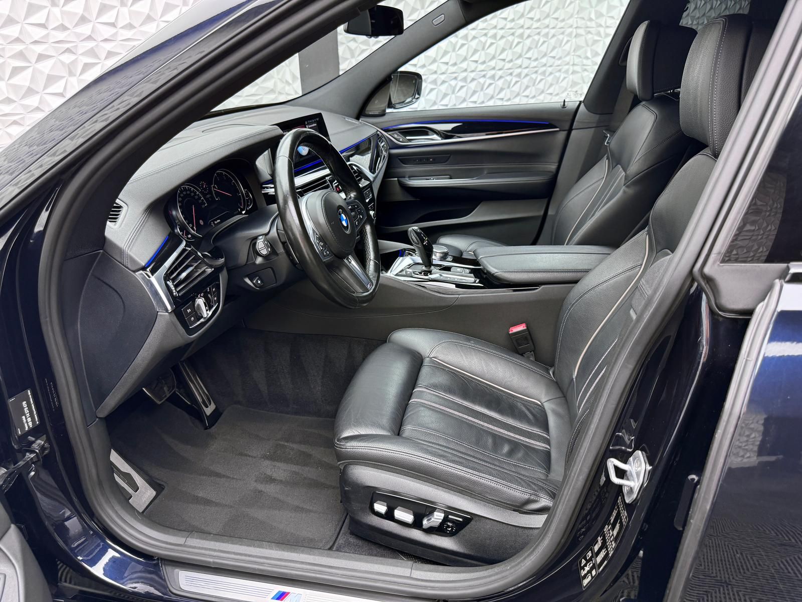 Fahrzeugabbildung BMW XDR/M-PAKET/AKTIVLENK/NIGHTV/ACC/H&K/LUFT/PANO
