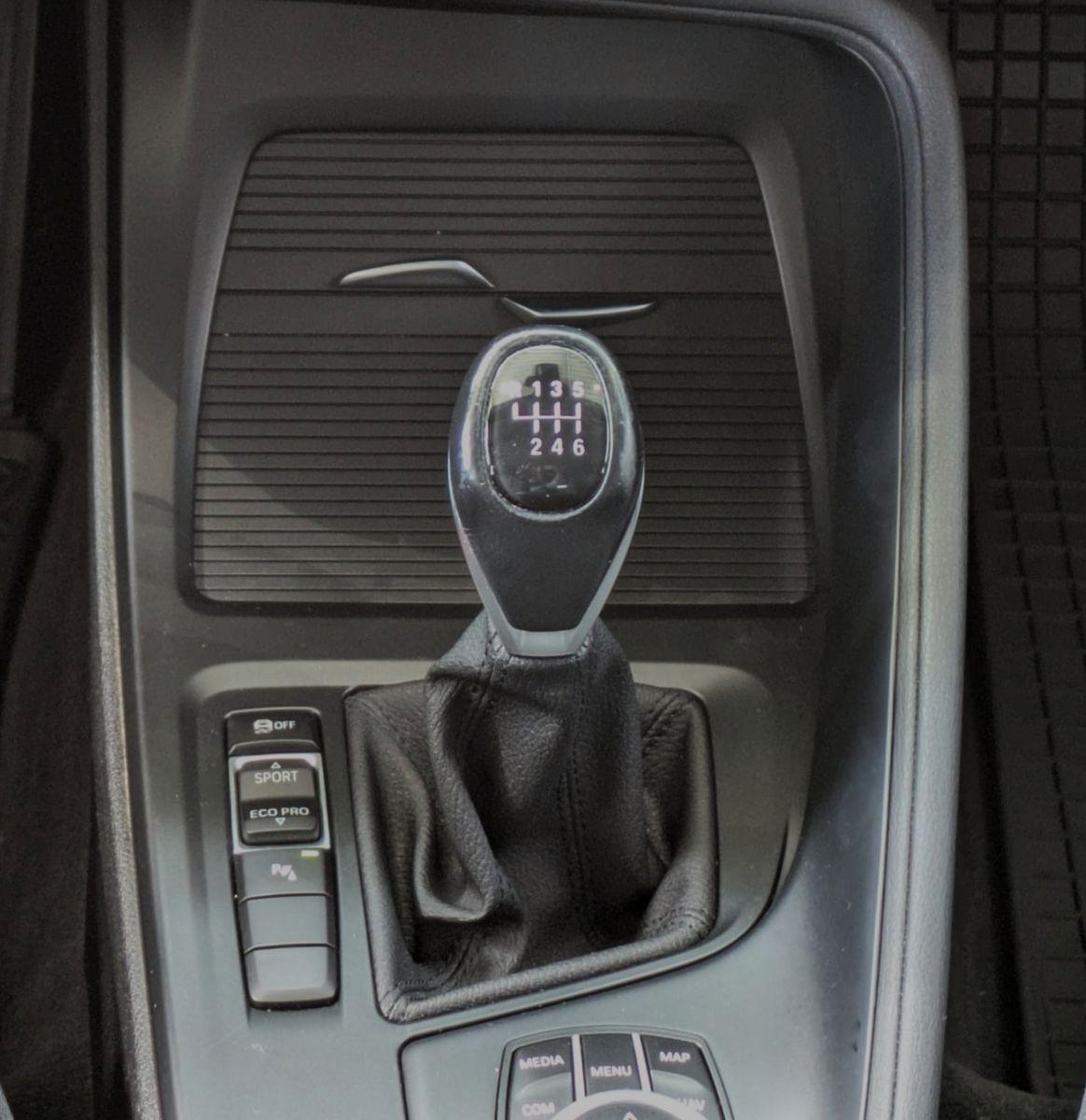 Fahrzeugabbildung BMW X1 18i LCI NAVI SHZ AHK PDC KLIMAAUT 8xALU