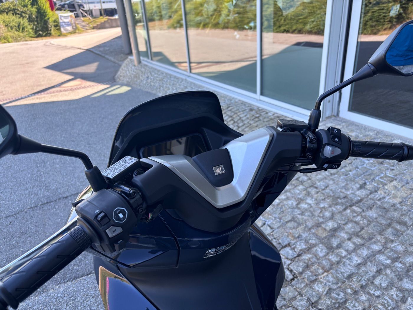 Fahrzeugabbildung Honda PCX 125 Modell 2026 mit Konnektivität, sofort