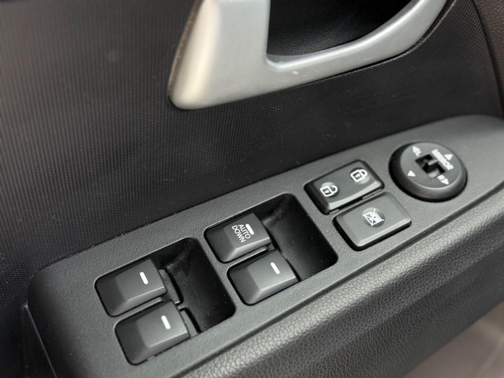 KIA Sportage Attract 2WD*KLIMA*KAMERA*SHZ*NAVI*TOP KIA Sportage Attract 2WD*KLIMA*KAMERA*SHZ*NAVI*TOP