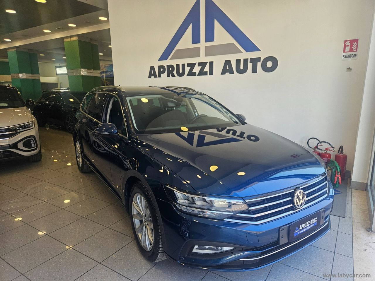 Volkswagen Passat - 1