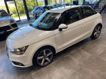 Audi A1 ambition *NAVI*PDC*SZHZ*KLIMA*SPORTFAHRWERK*
