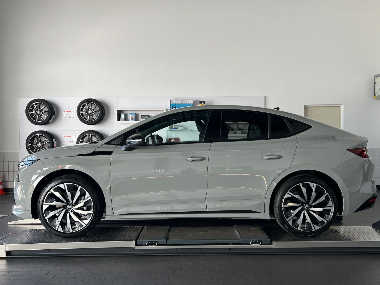 Fahrzeugabbildung SKODA Enyaq Coupé 85 Sportline *AHK, Matrix-LED, 21"-F