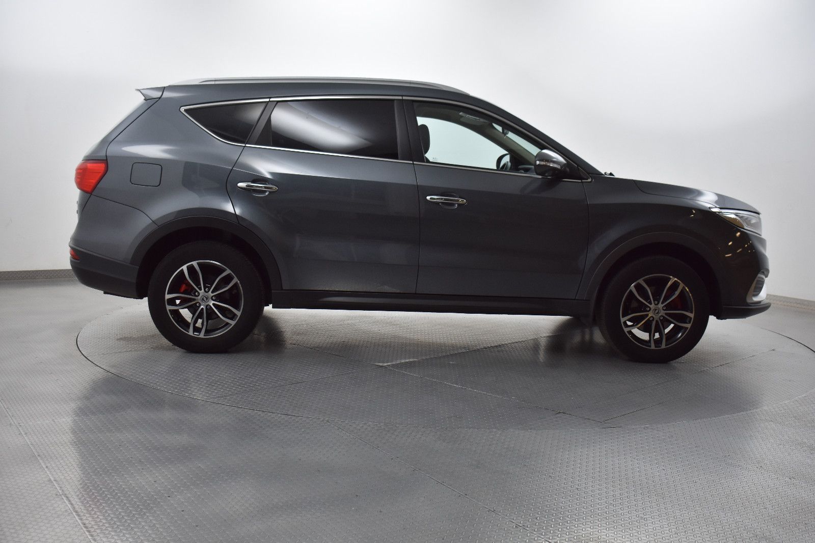 DFSK Fengon 580 1.5T CVT >7SI+PANO+360+NAVI+LEDER+LED - Image 6