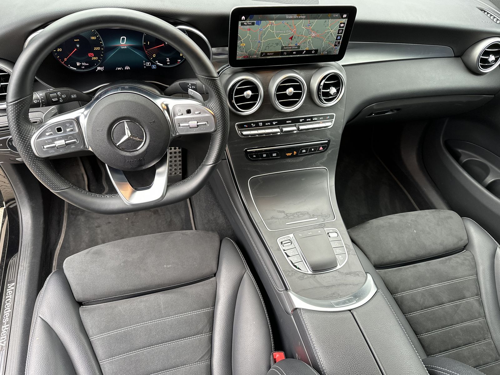 Fahrzeugabbildung Mercedes-Benz GLC 400d 4M AMG-Line NAV+LED+BURMESTER+360°+AHK
