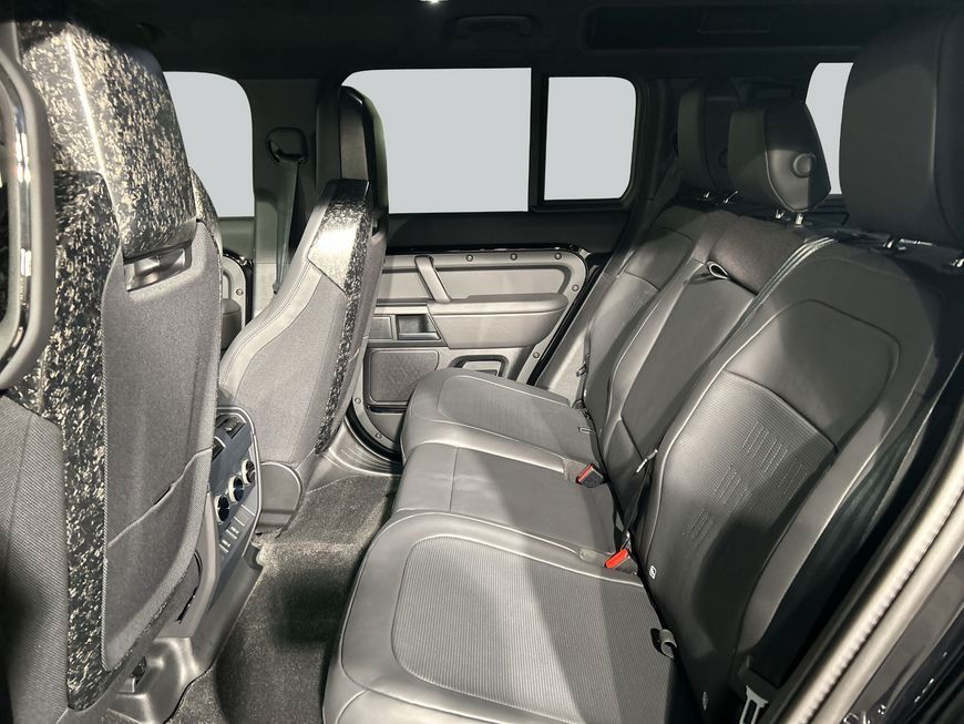 Land Rover Defender 110 P635 Octa Black foto 5