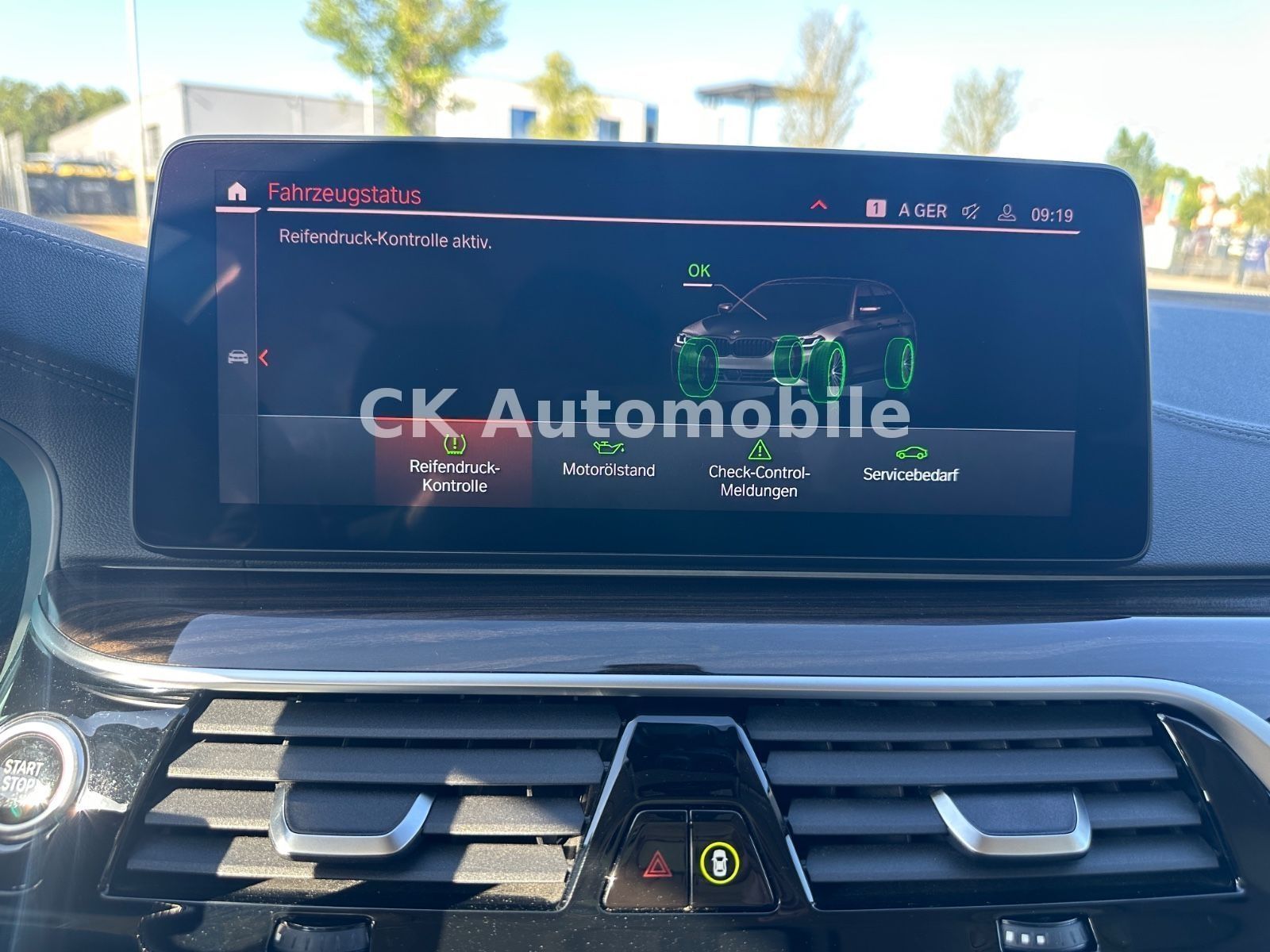 Fahrzeugabbildung BMW 530e xDrive Touring Luxury Line/Pano/LED/Kam/AHK