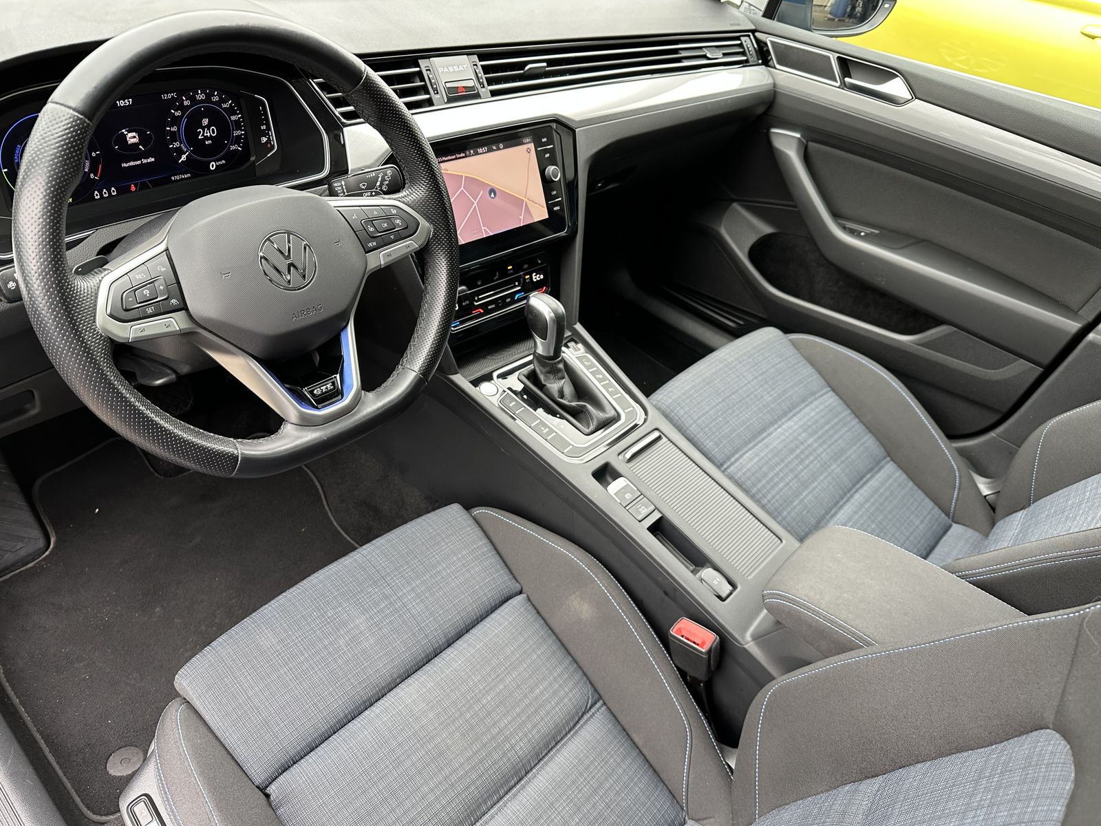 Fahrzeugabbildung Volkswagen Passat Variant GTE NAV+IQ-LIGHT+PANORAMA+ACC+VC