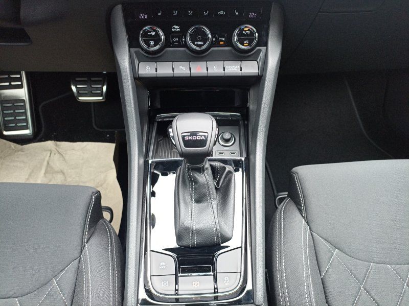 Fahrzeugabbildung SKODA Karoq 1.5 TSI DSG Sportline