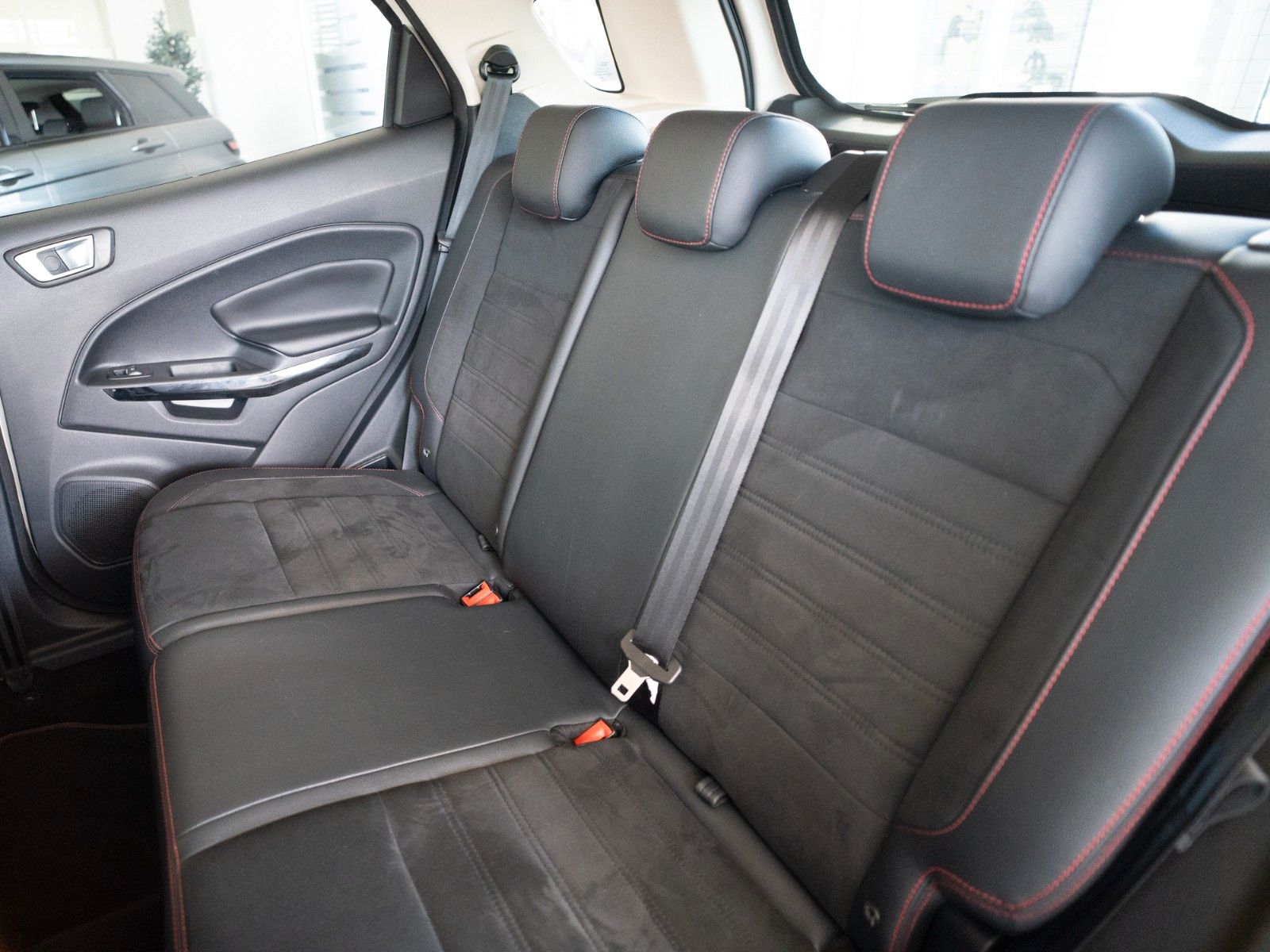 Fahrzeugabbildung Ford EcoSport ST-Line Automatik, Winter-Paket