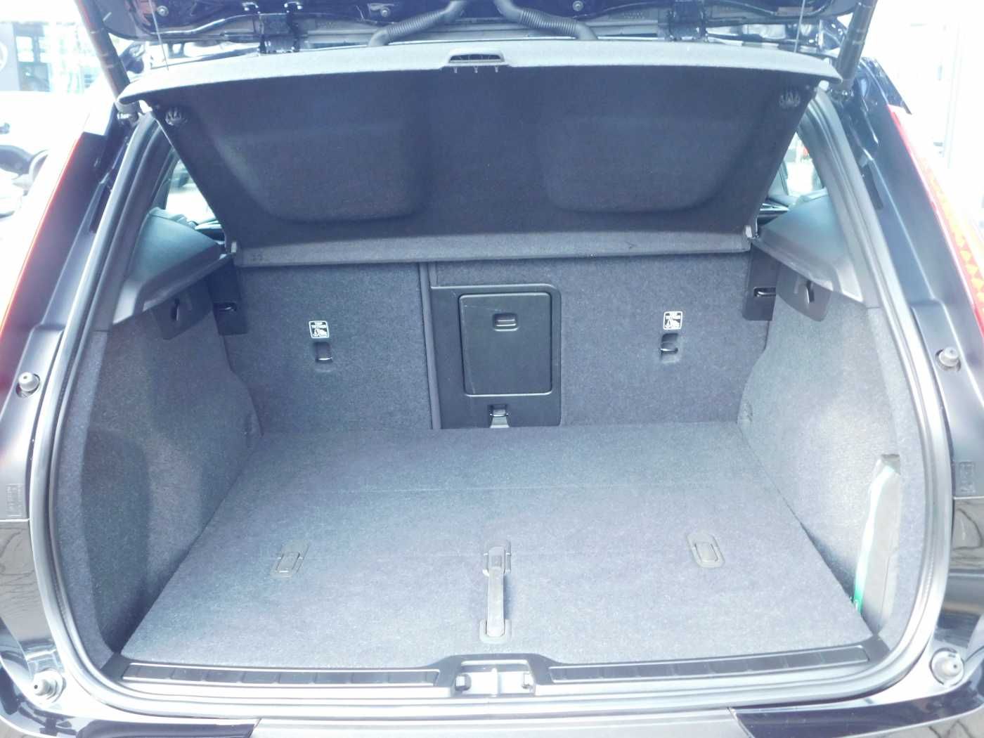 Fahrzeugabbildung Volvo XC40 Pure Electric Recharge 69 kWh Single Motor