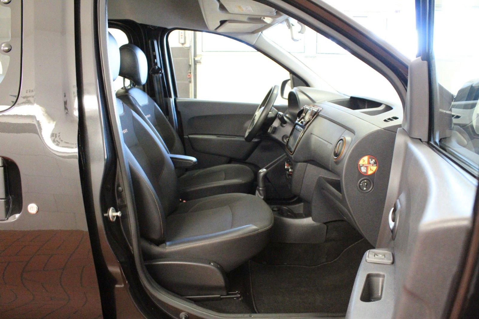 Fahrzeugabbildung Dacia Dokker TCe 115 Stepway *Navi*Klima*AHK