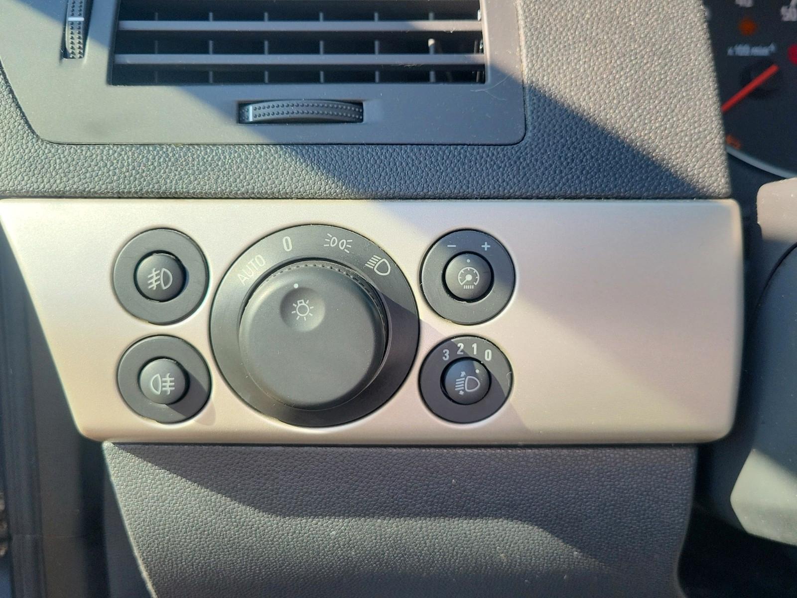 Opel Astra 2008 — photo 11