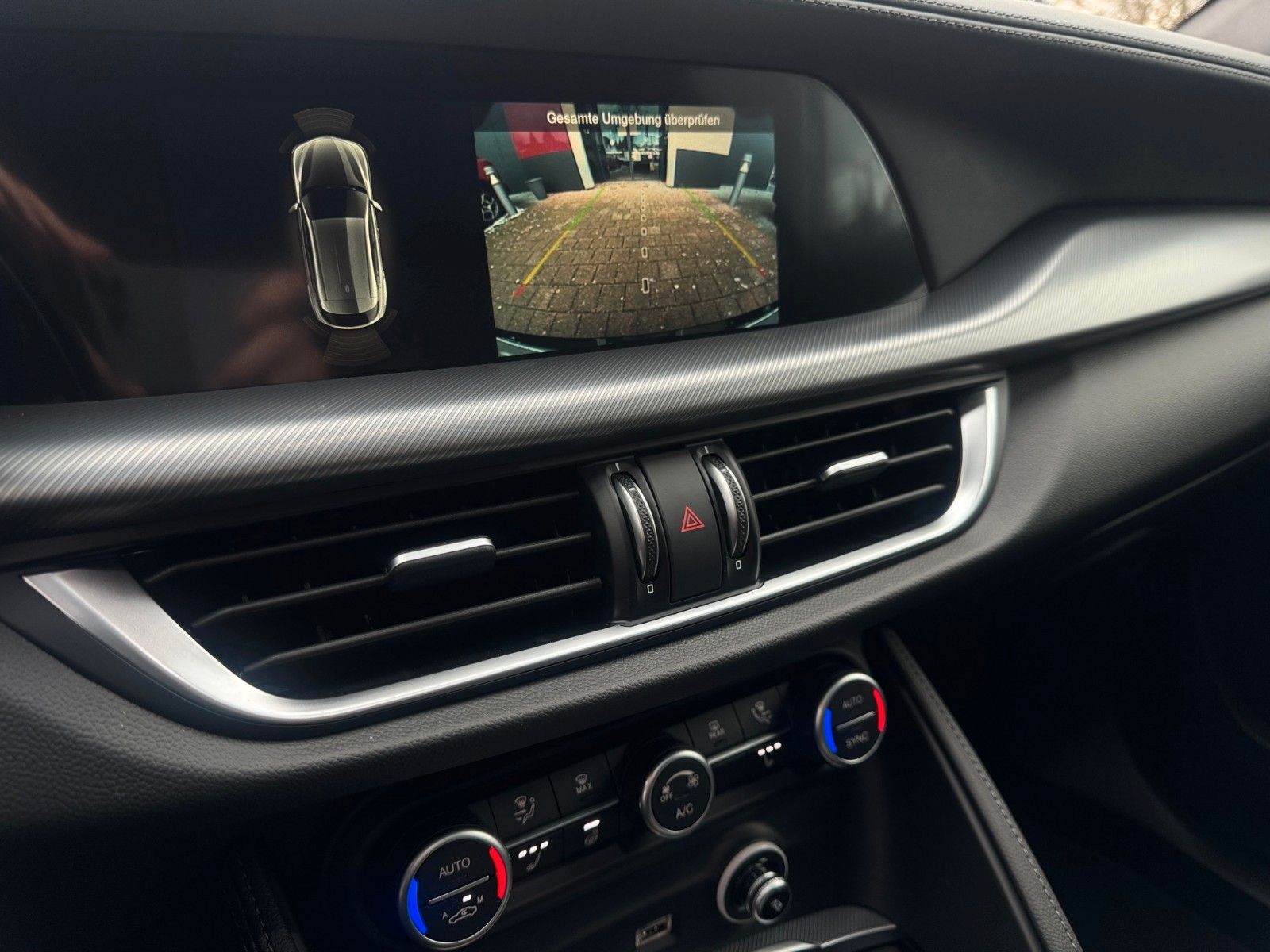 Fahrzeugabbildung Alfa Romeo Stelvio VELOCE 280PS AT8 Panorama Memory Leder