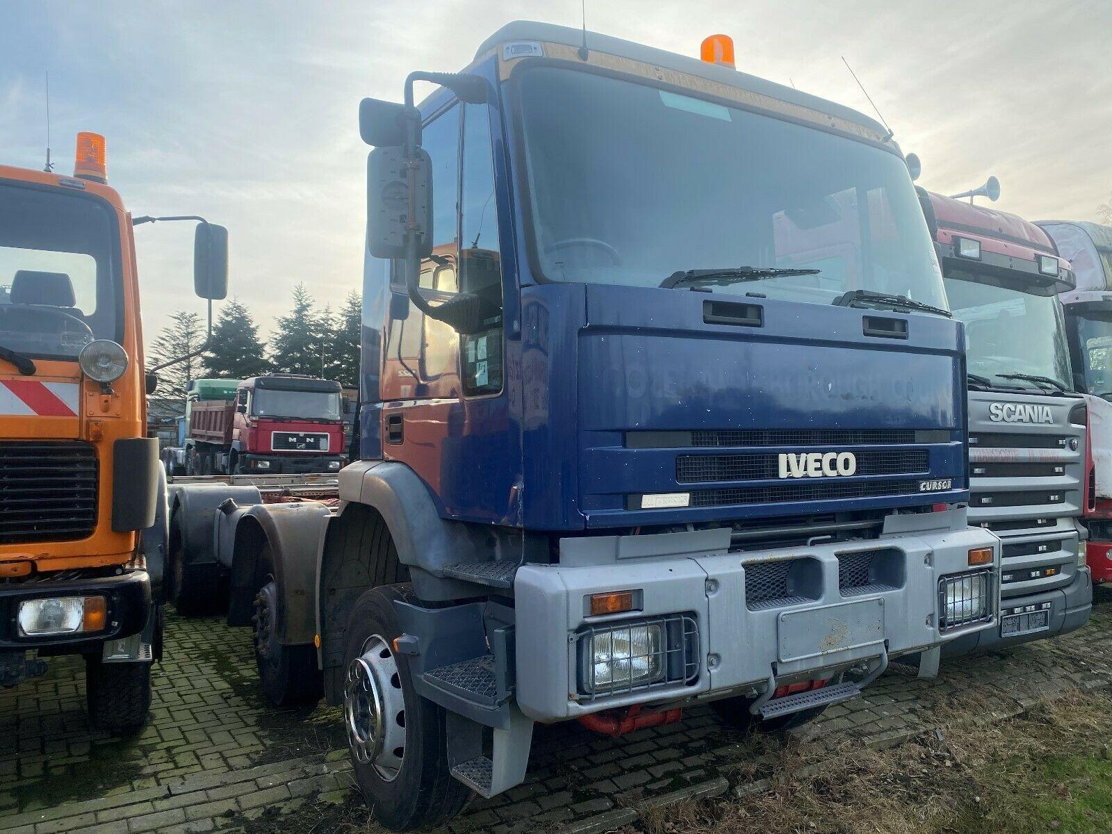Iveco RHD-8x4 - Blattfederung