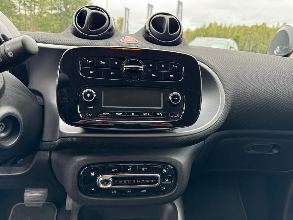 Fahrzeugabbildung Smart smart EQ fortwo *Navi*LM*SHZ*KlimaA*Winterp.