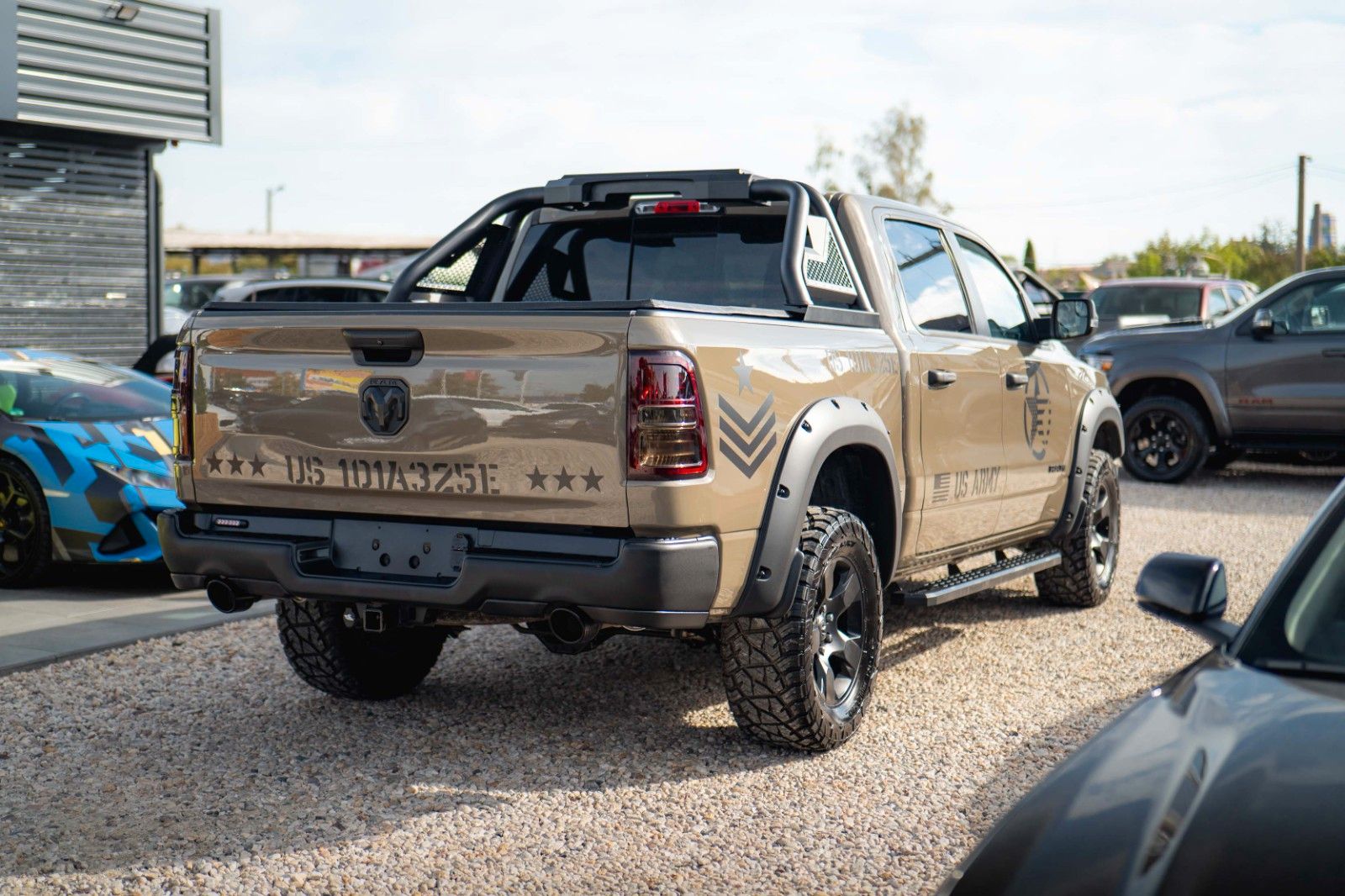 Fahrzeugabbildung Dodge RAM 5.7 V8 HEMI 4x4 NIGHT OFFROAD ARMY STYLE LED
