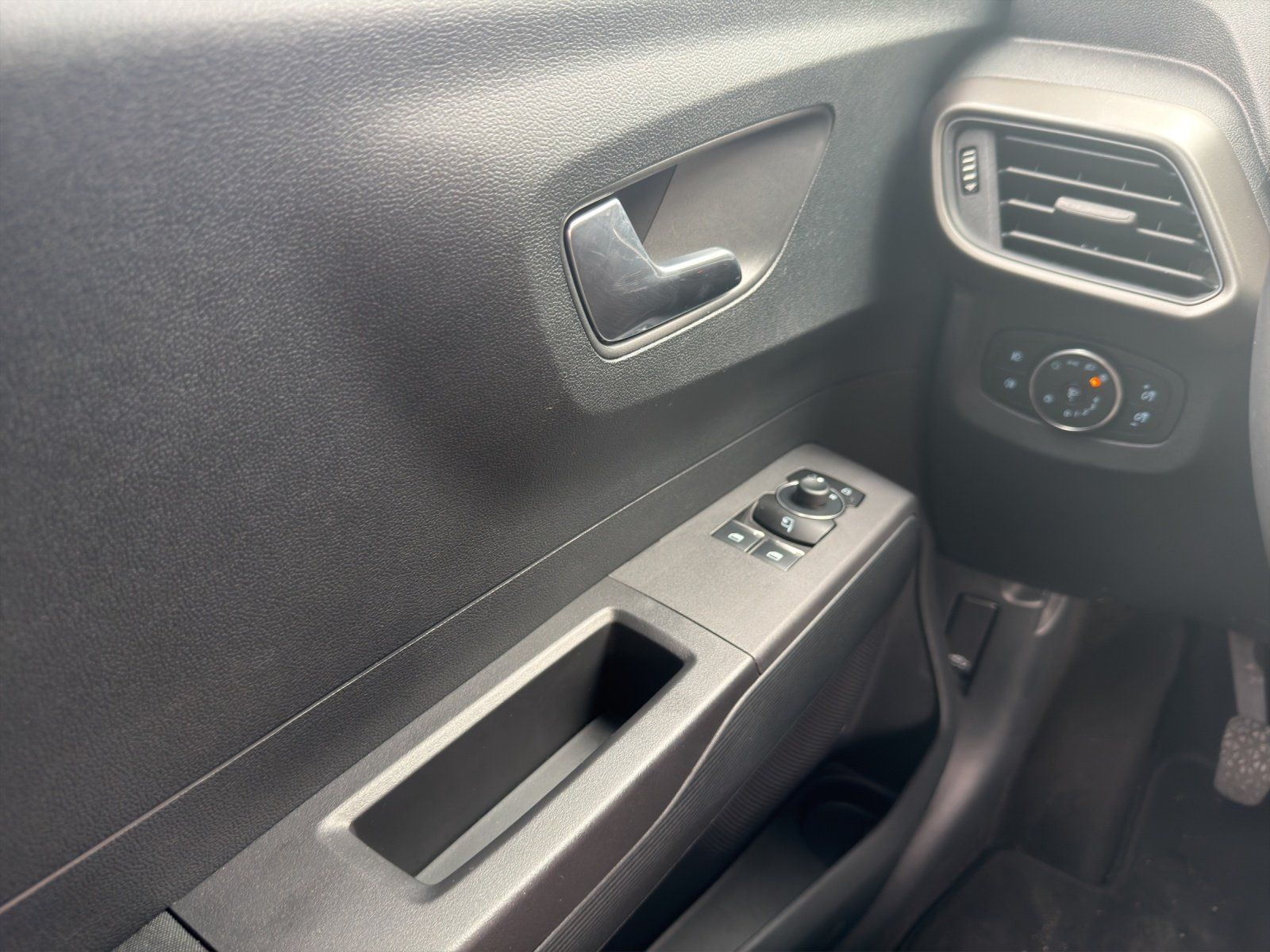 Fahrzeugabbildung Ford Tourneo Courier 1.0 Trend AHK/ACC/KAMERA/NAVI/