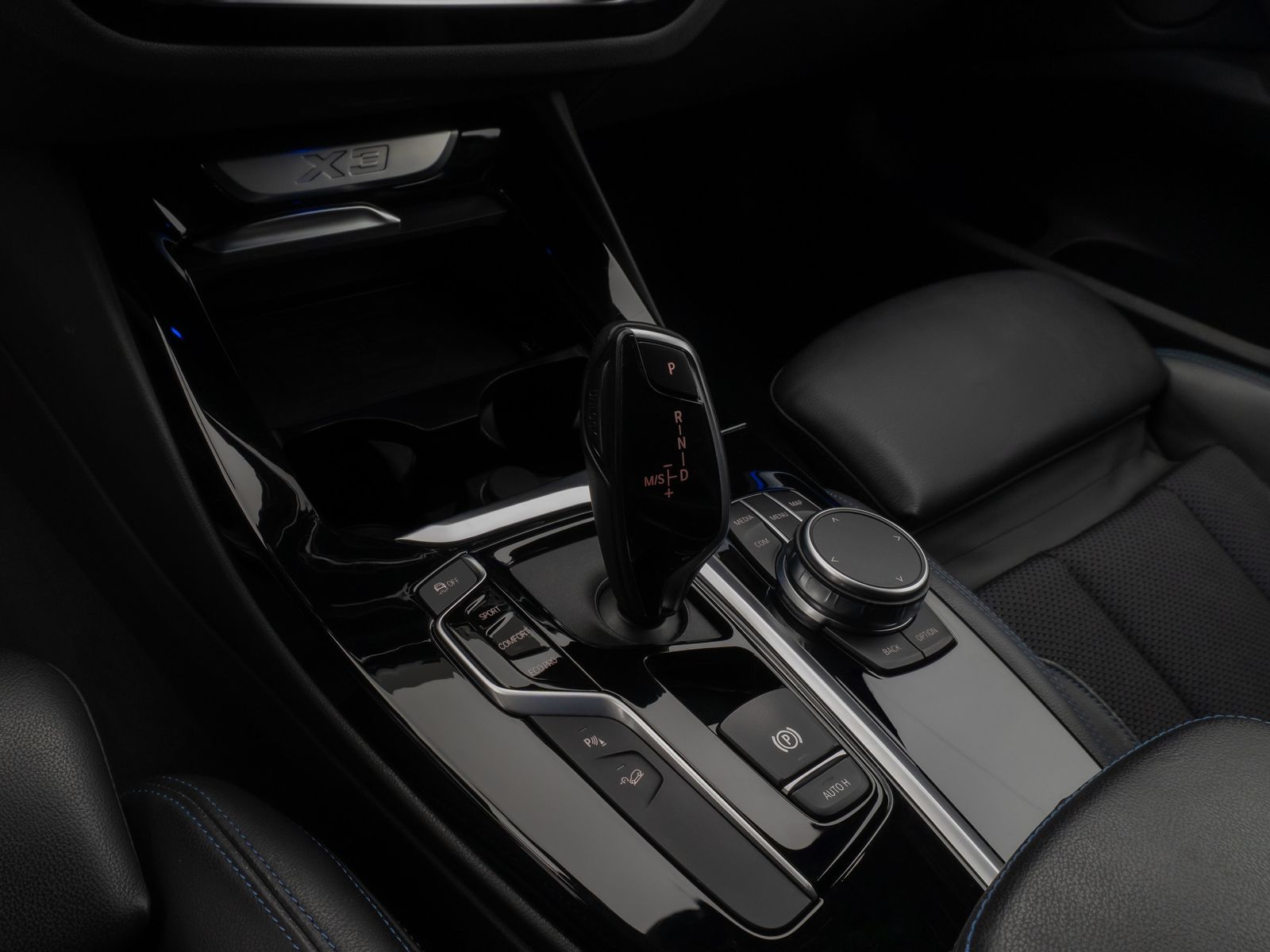 Fahrzeugabbildung BMW X3 xD20d M Sport Kamera HUD DAB H/K AHK Komfort