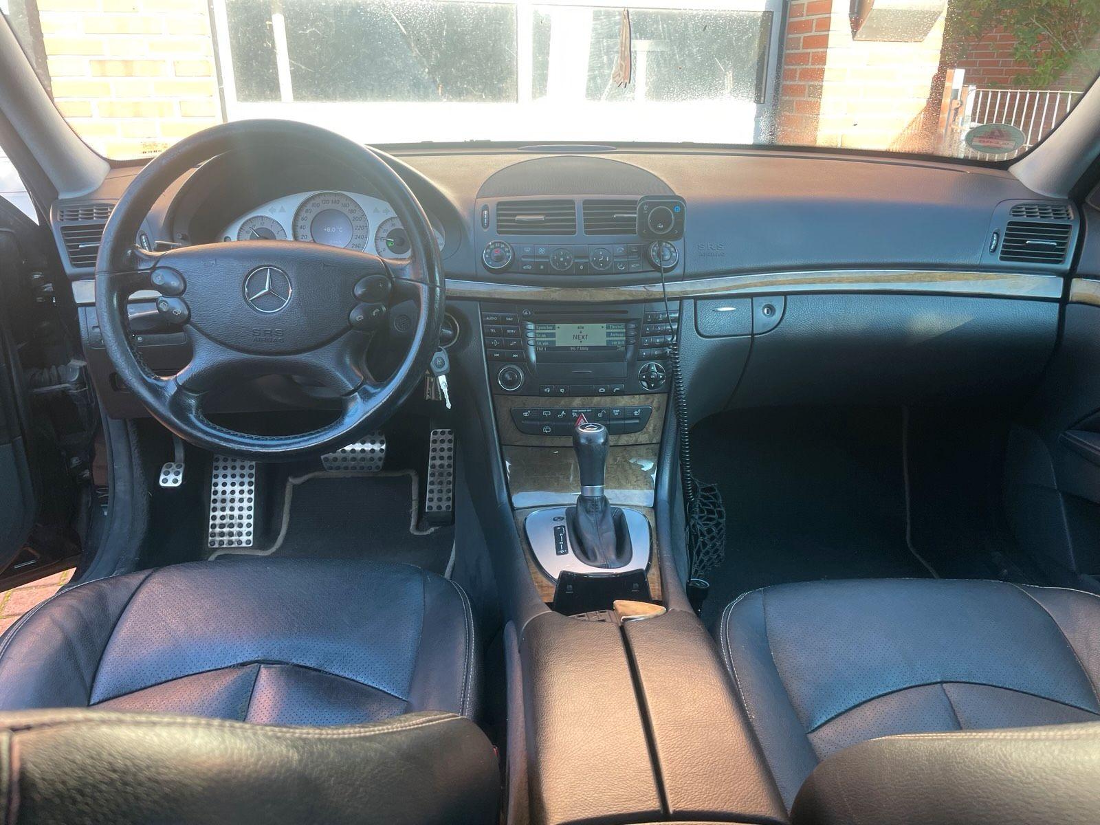 Mercedes-Benz E200 2005 — interior