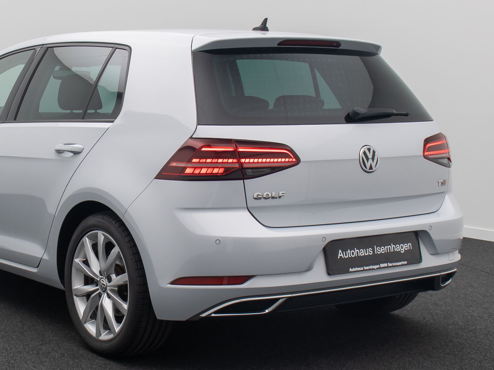 Fahrzeugabbildung Volkswagen Golf Highline PDC ACC Massage HiFi Sportsitz LM