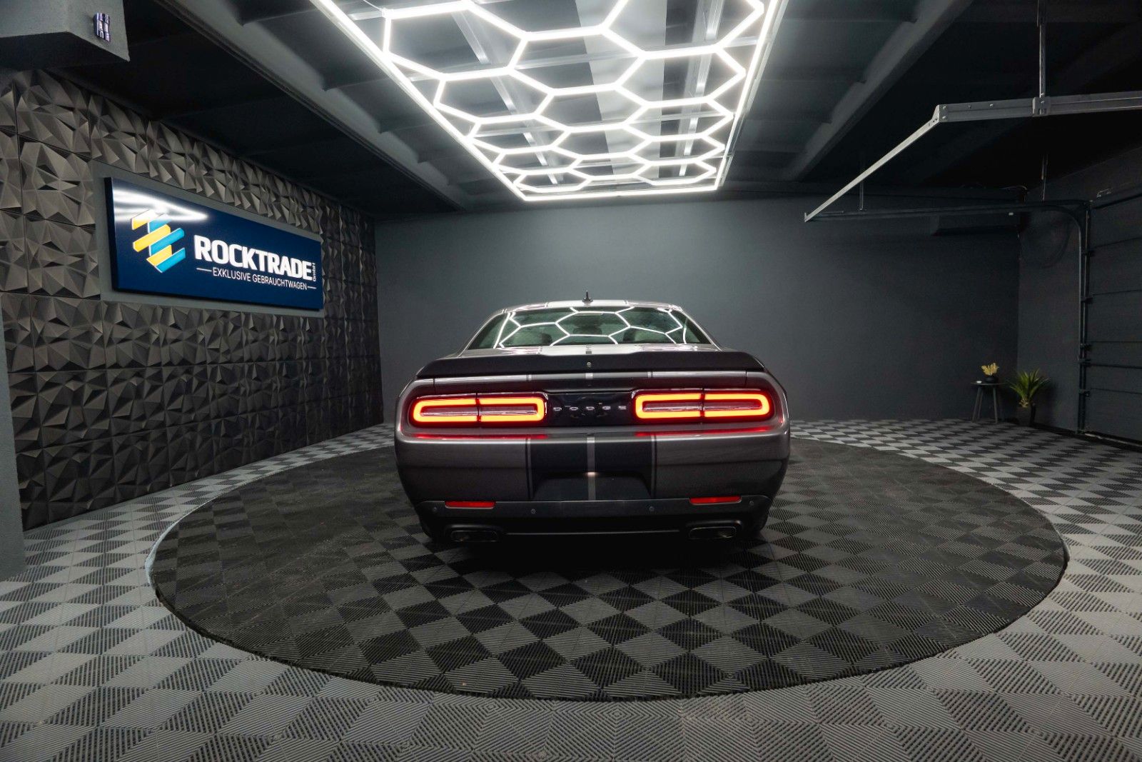 Fahrzeugabbildung Dodge Challenger 5.7 V8 R/T SRT WIDE BODY Super Track
