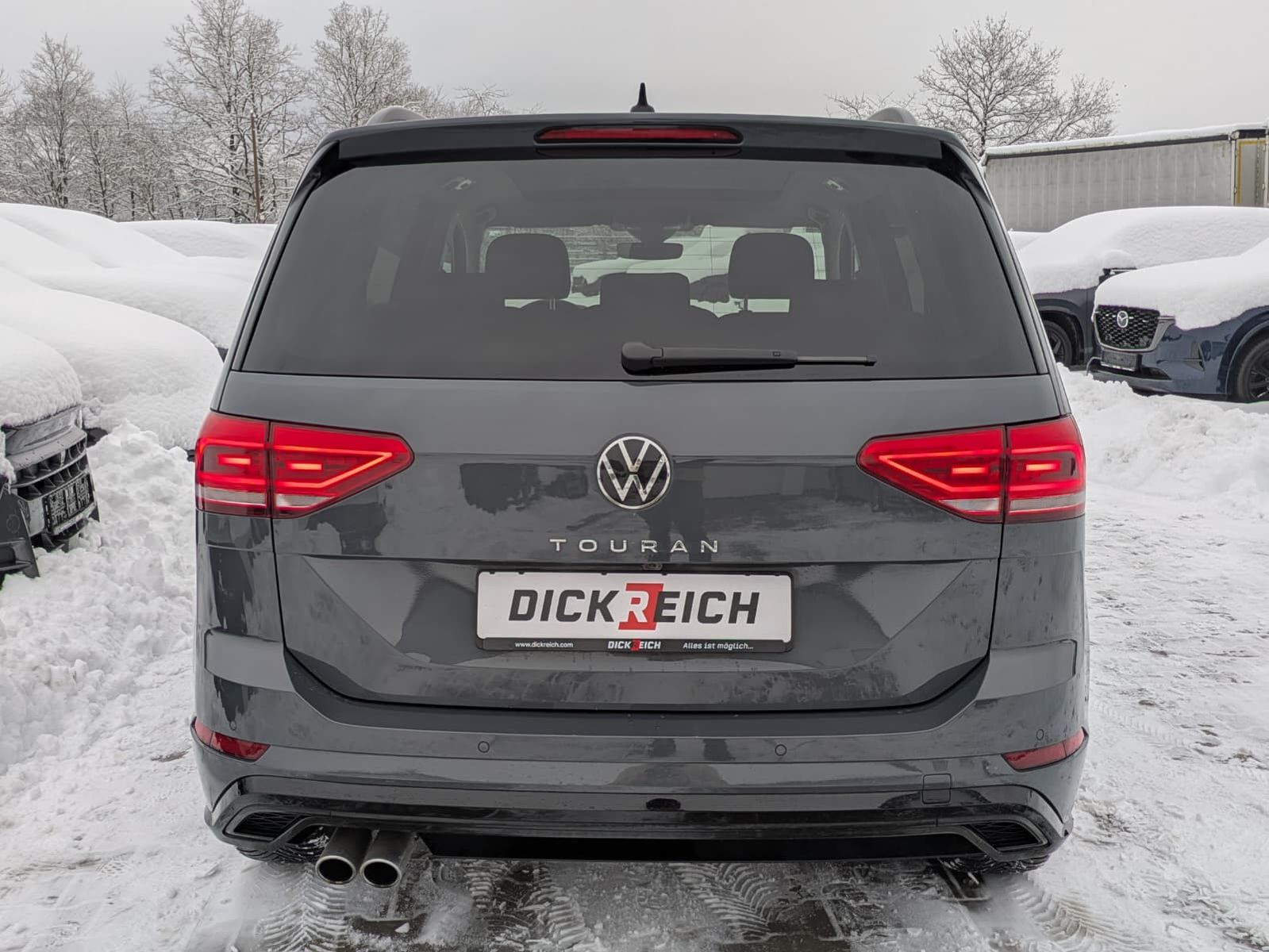 Fahrzeugabbildung Volkswagen Touran 2.0 DSG R-Line High BLACK Pano 7Si IQ AHK
