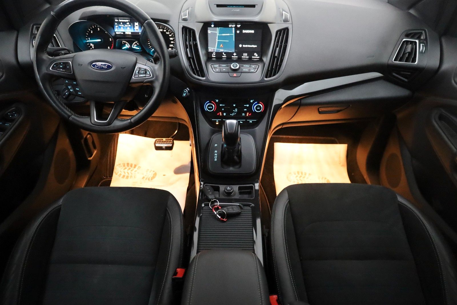 Fahrzeugabbildung Ford Kuga ST-Line 4X4, T.Leder,Navi,Kamera, AHK,SR+WR