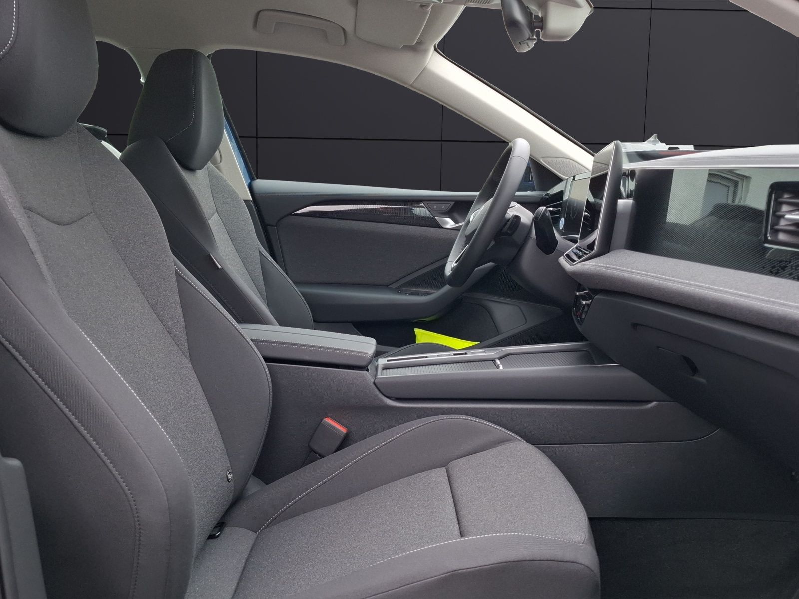 Fahrzeugabbildung Volkswagen Passat Variant eTSI DSG LED CarPlay AID ACC RFK