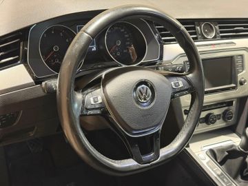 Volkswagen Passat - 12