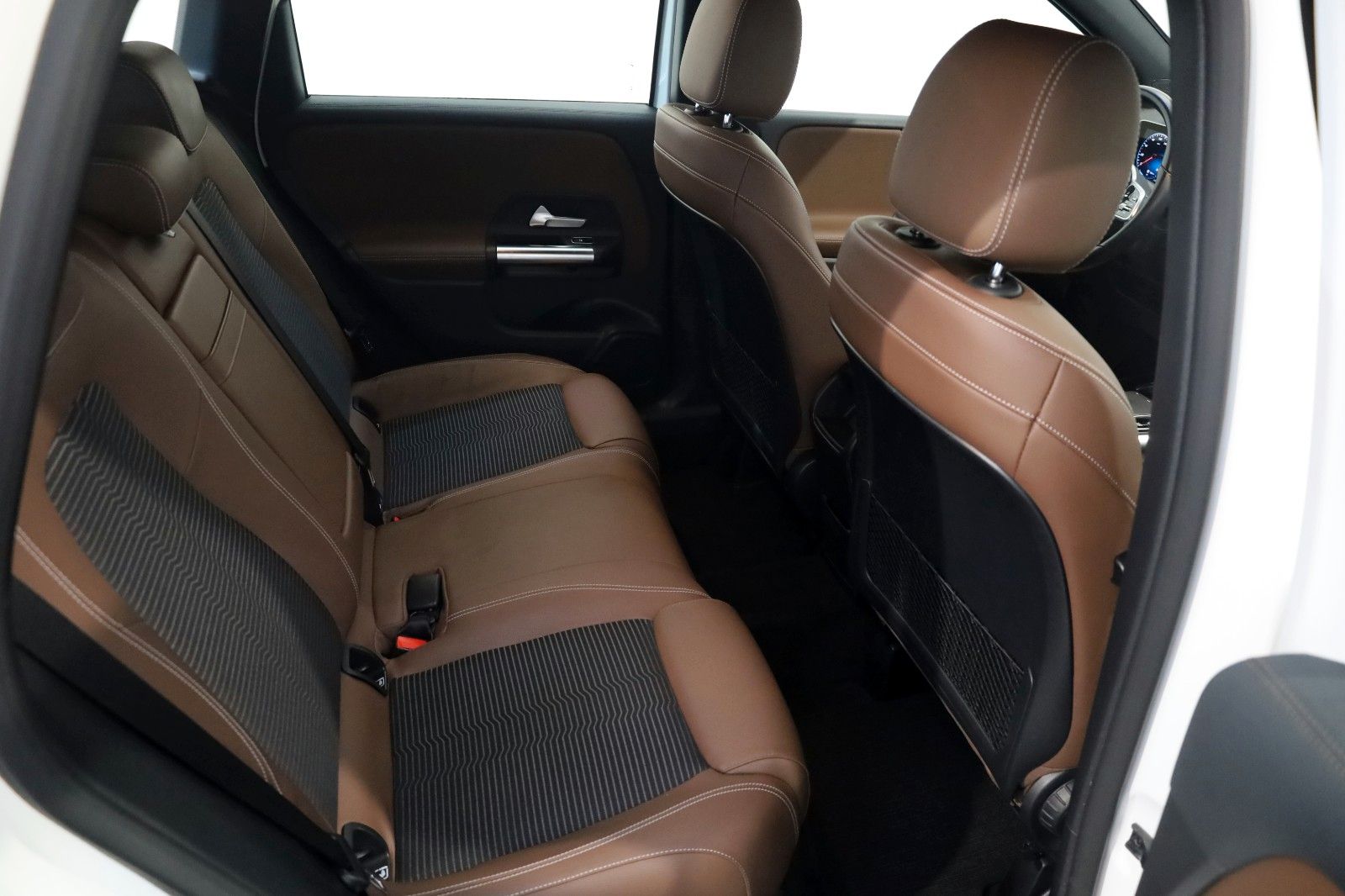 Fahrzeugabbildung Mercedes-Benz B 180d T.Leder,Navi,LED,SH,PDC,SR+WR