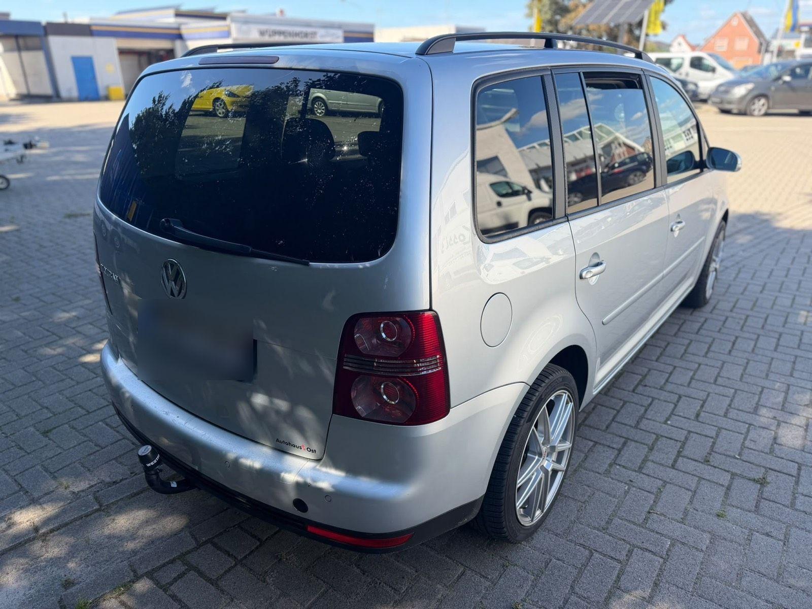 Volkswagen Touran 2007 — interior