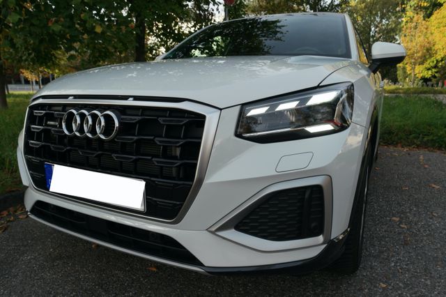 Audi Q2 40TFSI adv. qu. Str. Sline ACC Matrix Nav Gar