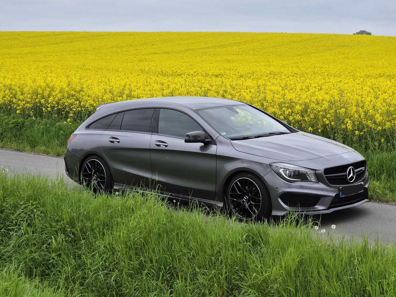 MERCEDES-BENZ CLA 200 Shooting Brake  AMG Line  TÜV NEU