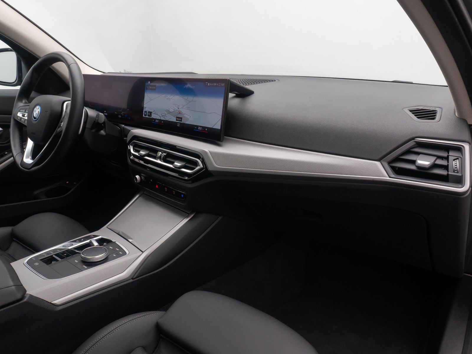 Fahrzeugabbildung BMW 320e Kamera DAB Leder Panorama Sport HUD 18Zoll