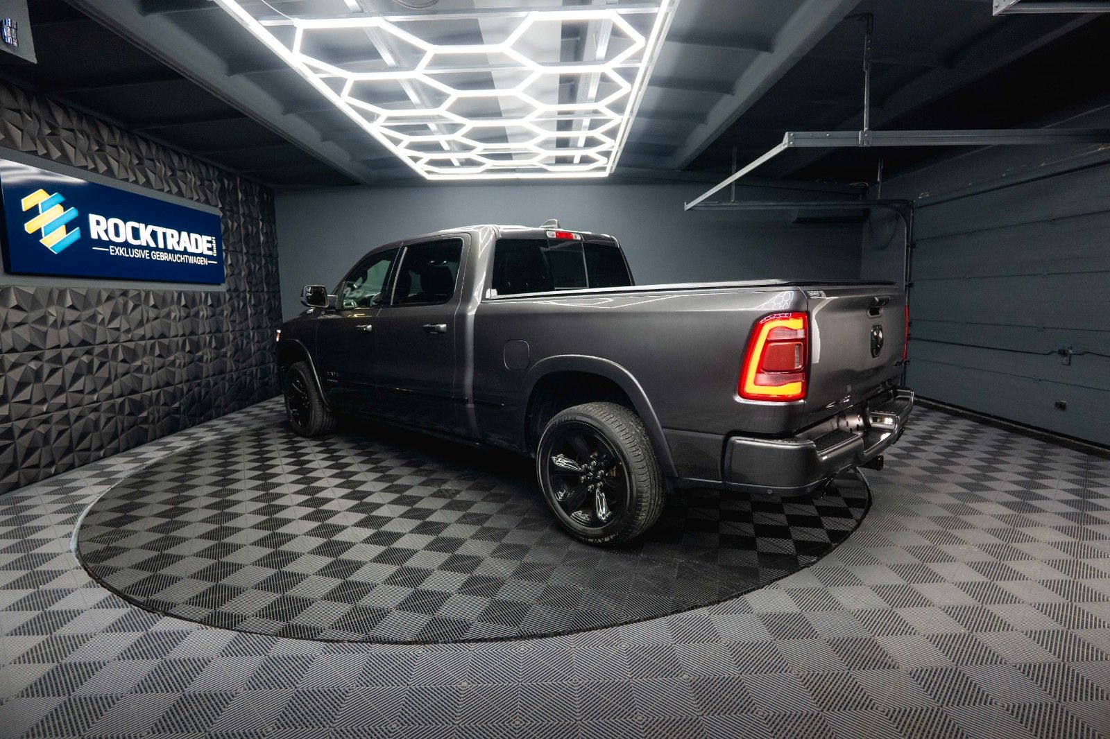 Fahrzeugabbildung Dodge RAM 5.7 V8 HEMI 4x4 LIMITED Night LongBed *ACC*