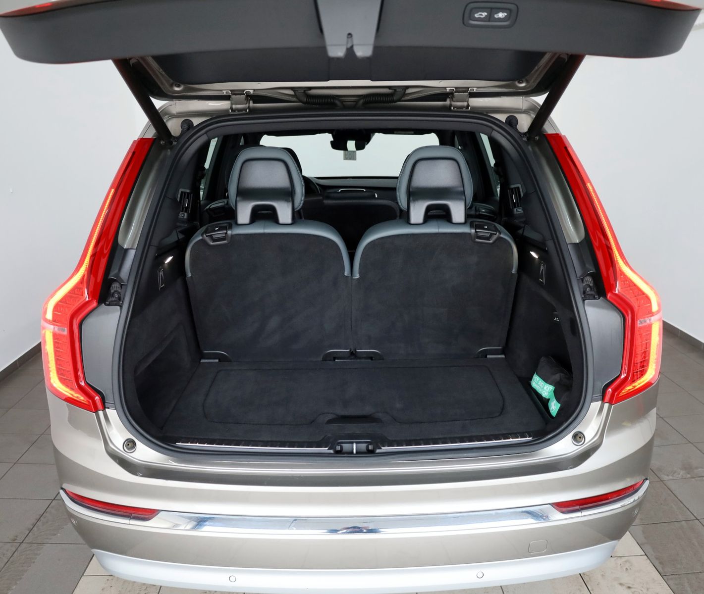 Fahrzeugabbildung Volvo XC90 T8 Inscription Expr.,Navi,360Kam,HUD,7Sitze