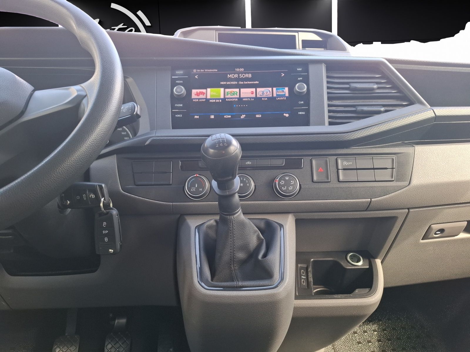 Fahrzeugabbildung Volkswagen T6 Transporter T6.1 DoKa LR Klima AHK