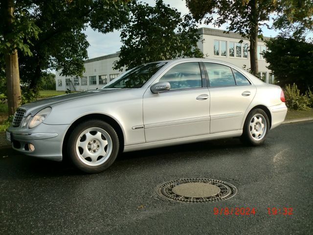 Mercedes-Benz E 240 Elegance V6 Benzin Klima AHK wenig km