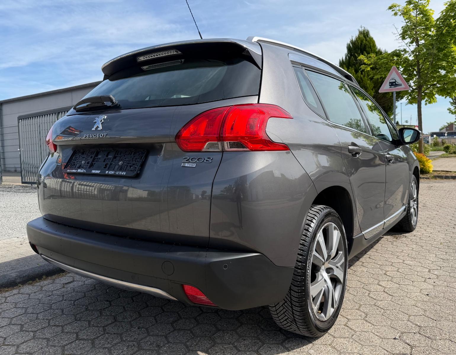 Peugeot 2008 Allure/TÜV Neu/Navi/PDC