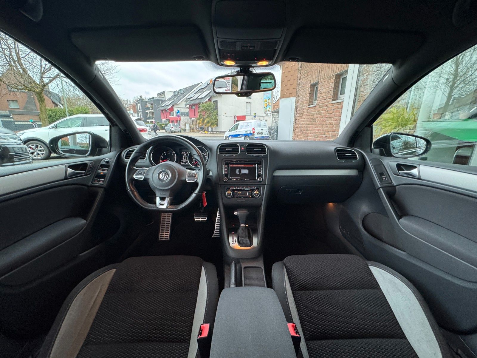 Fahrzeugabbildung Volkswagen Golf VI R-line DSG Klimaaut./PDC/Bluetooth