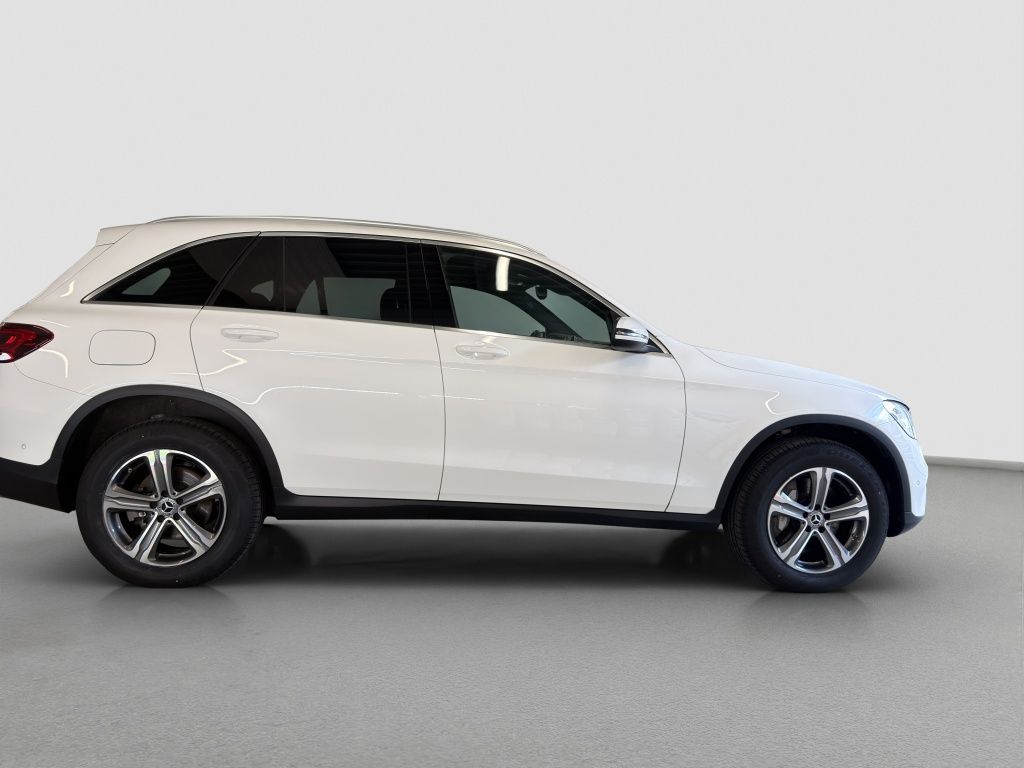 Fahrzeugabbildung Mercedes-Benz GLC 300 e 4MATIC AMG innen*OFF-ROAD aussen*LED