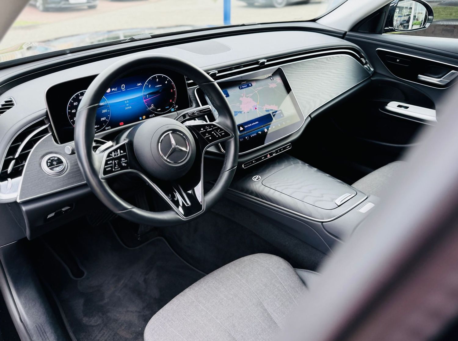 Fahrzeugabbildung Mercedes-Benz E 220 T d AVANTGARDE Advanced, AHK schw., Winter