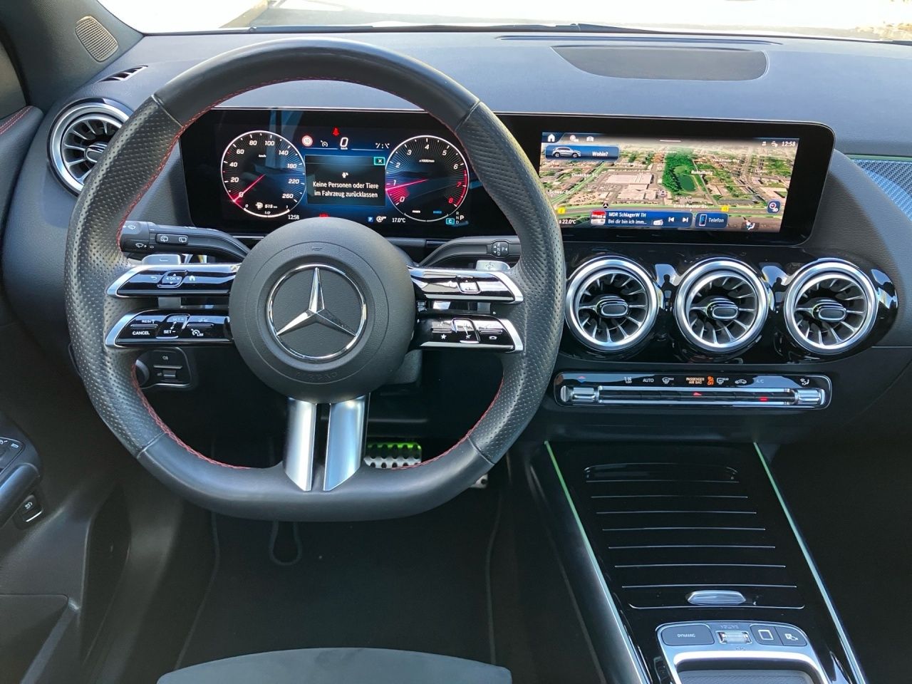 Fahrzeugabbildung Mercedes-Benz GLA 220 4M AMG AHK Pano Night Multibeam KeylessG