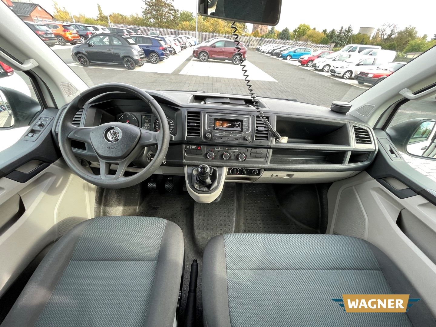 Fahrzeugabbildung Volkswagen T6 Kombi EcoProfi lang 9 Sitzer Klima