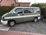 Volkswagen T4 Caravelle 2,5-l-Otto Automatik Standard - Volkswagen T4 Caravelle: Grün