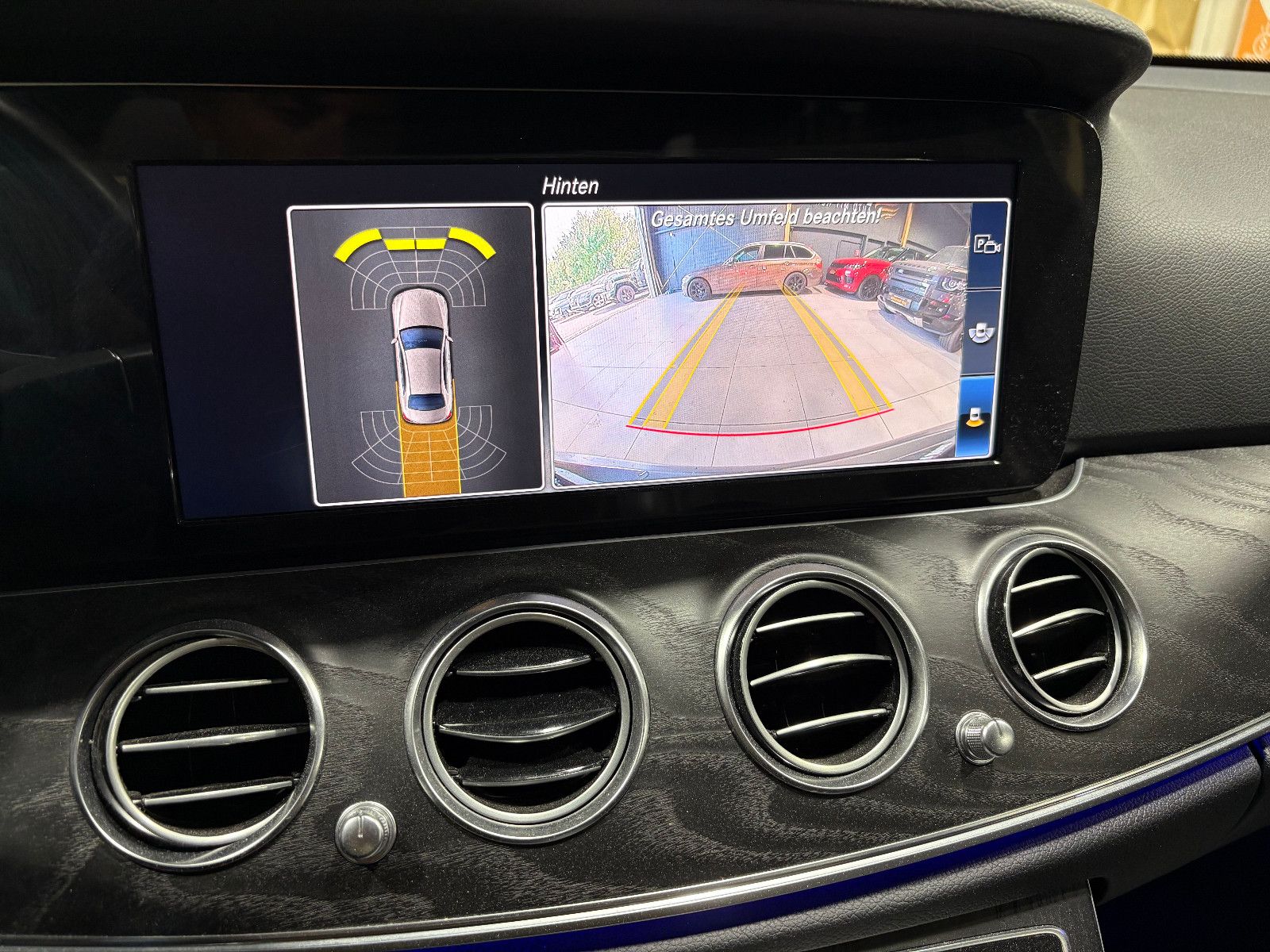 Fahrzeugabbildung Mercedes-Benz E 200 Lim./PANO/AMBIENTE/APPLE/SHZ/KLIMA/