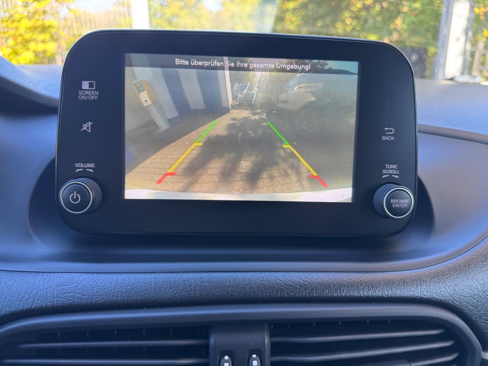 Fahrzeugabbildung Fiat Tipo Mirror 1.6  Navi+Kamera