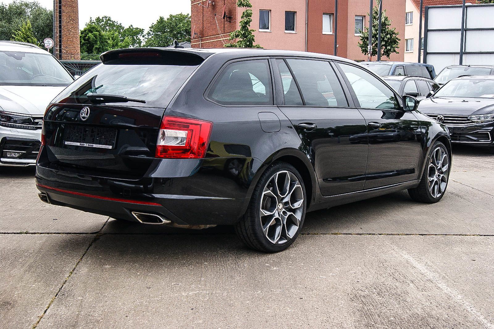 Fahrzeugabbildung SKODA Octavia Combi RS 20TSI CHALLENGE XL LEDER XENON
