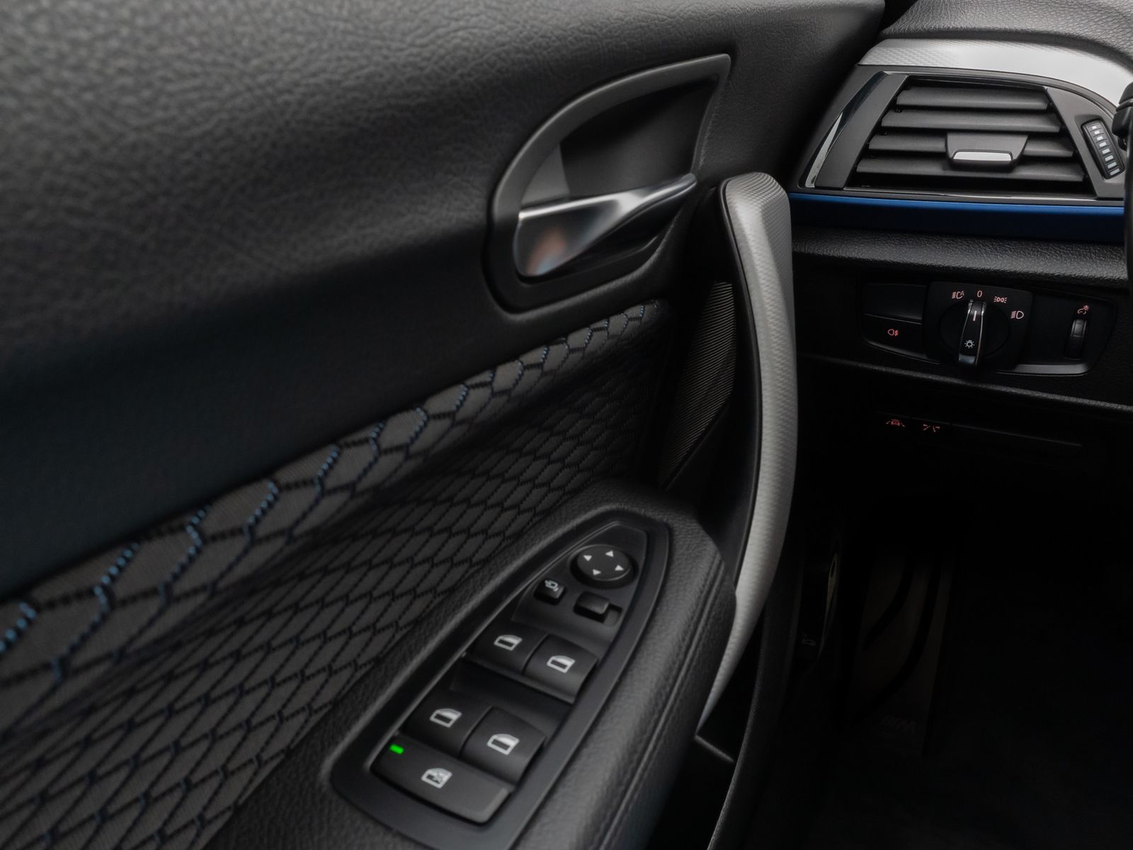 Fahrzeugabbildung BMW M135i xD Parkassist Glasdach H/K NaviPr Komfort